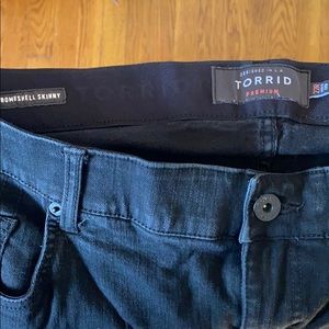 Torrid Bombshell Skinny 22W